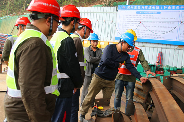 ͼһ���ٿ�����ǰ�ֳ����������ֹ���.jpg