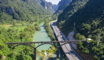 ���µ�����������ɽ��·���ڹ���