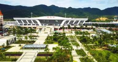 ��ɫ�и���վǰЧ�͹㳡